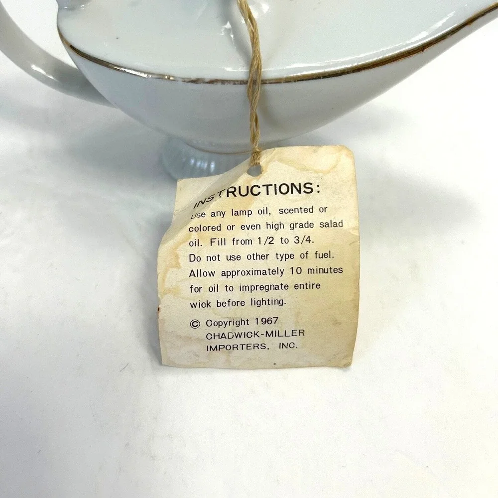 Vintage 1967 Chadwick-Miller Aladdin's Lamp White Porcelain Gold Trim Japan‎ Oil